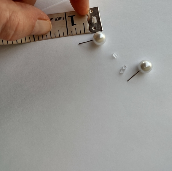Pearl white elegant stud imitation earings!! - Picture 3 of 3